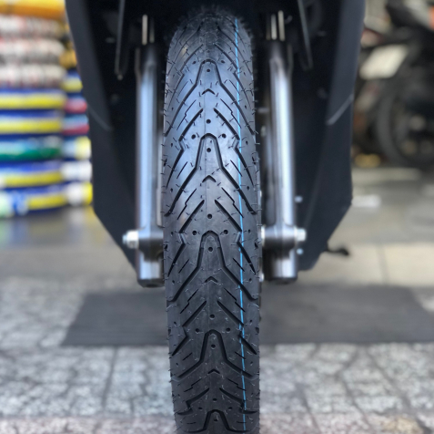 Chi tiết rãnh lốp Pirelli
