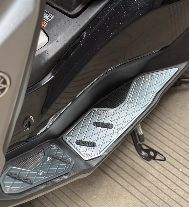 Lót chân nhôm NMAX