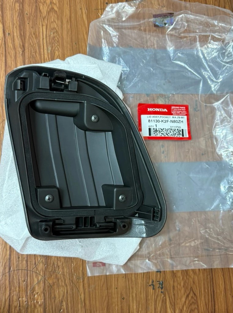 Cận cảnh nắp cốp xe Scoopy 2024