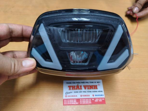 led demi trang muot tren vespa sprint