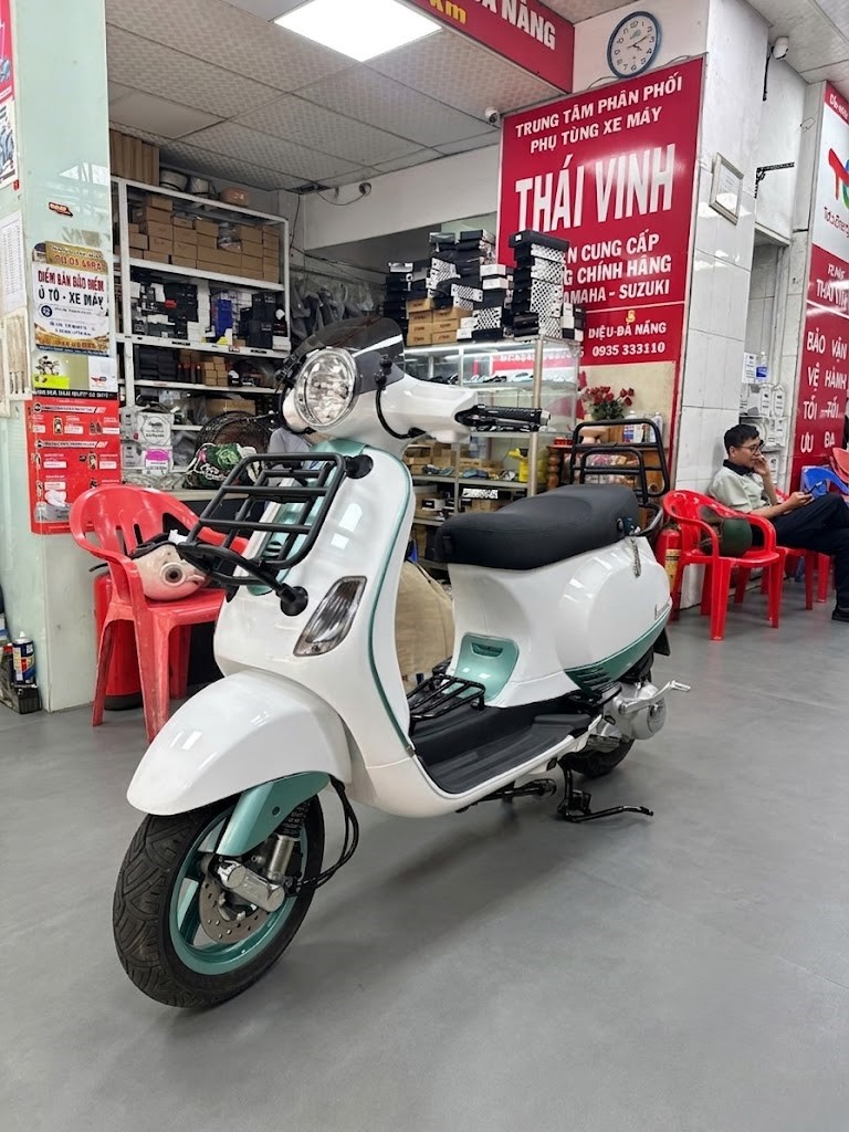 tan trang moi vespa lx