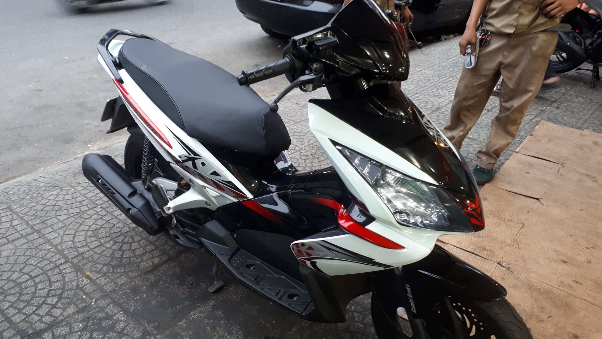 tan trang xe air blade 2008