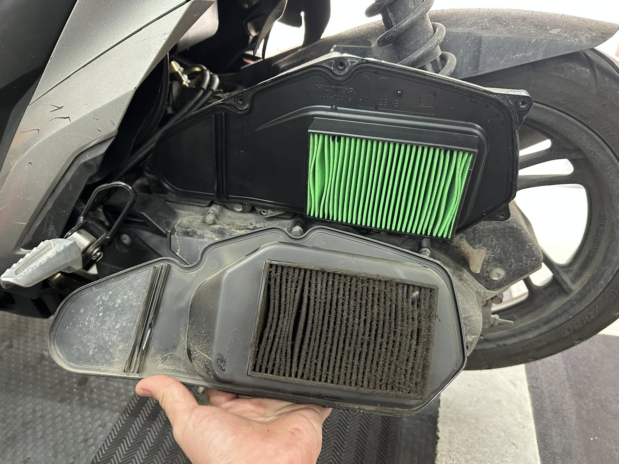 Thay lọc gió xe máy