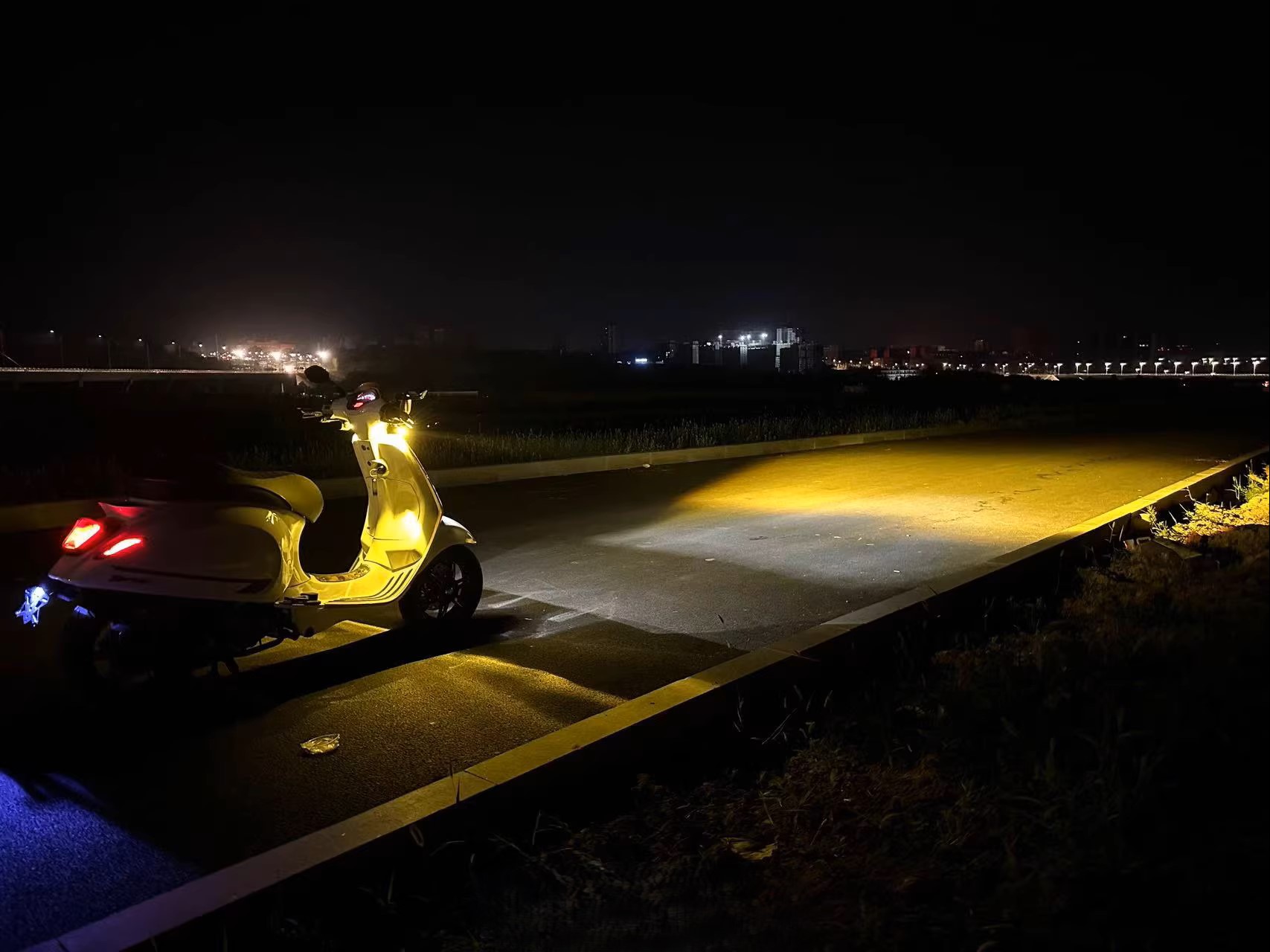 cac loai den tro sang pho thong bat mat