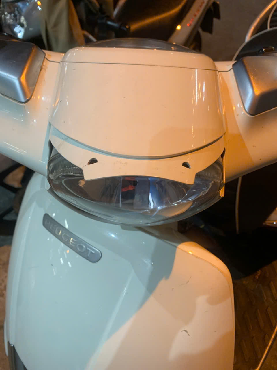 viền pha đèn xe peugeot django mạ crom cao cấp