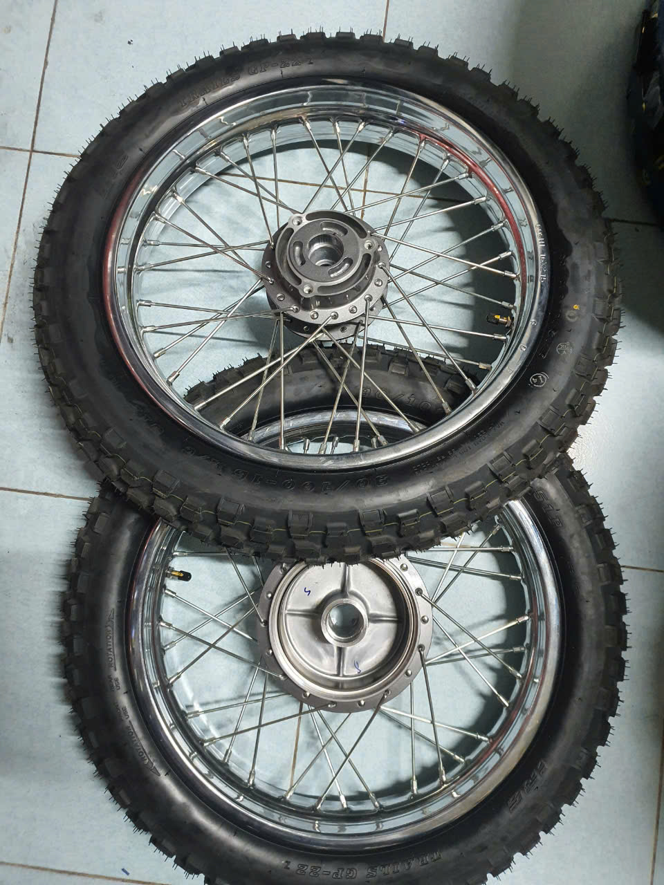 nieng den yamaha pg1 phoi mau bat mat