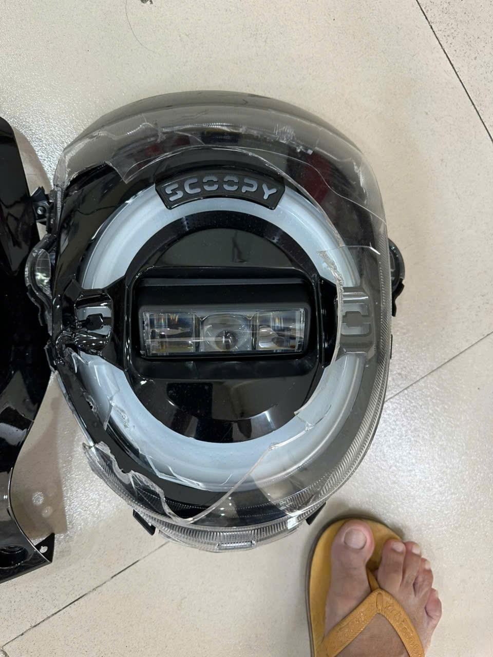 thay kinh pha den scoopy 2025 tai da nang