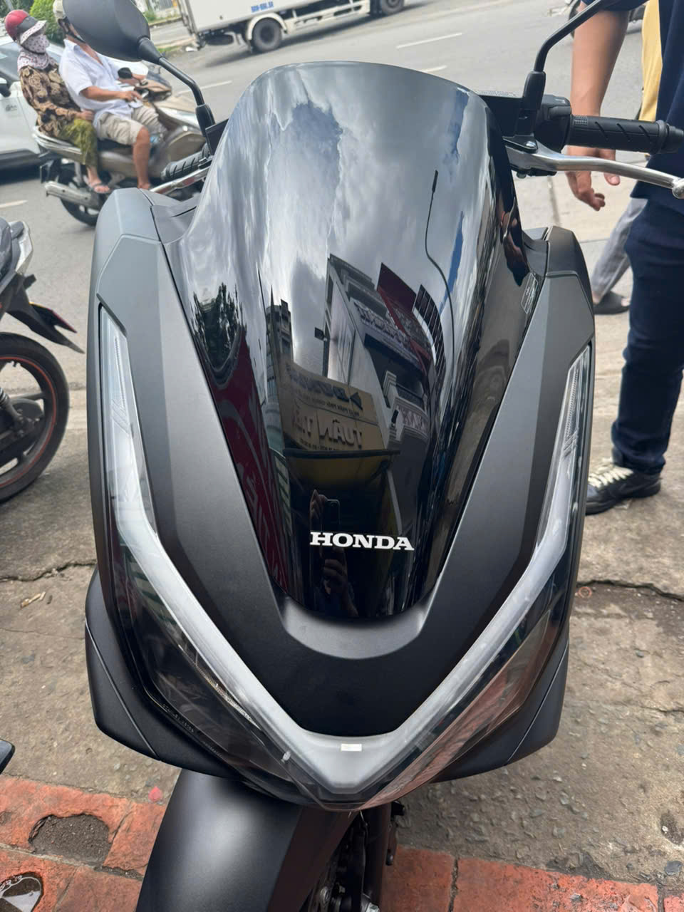 pcx kinh chan gio dep form zin