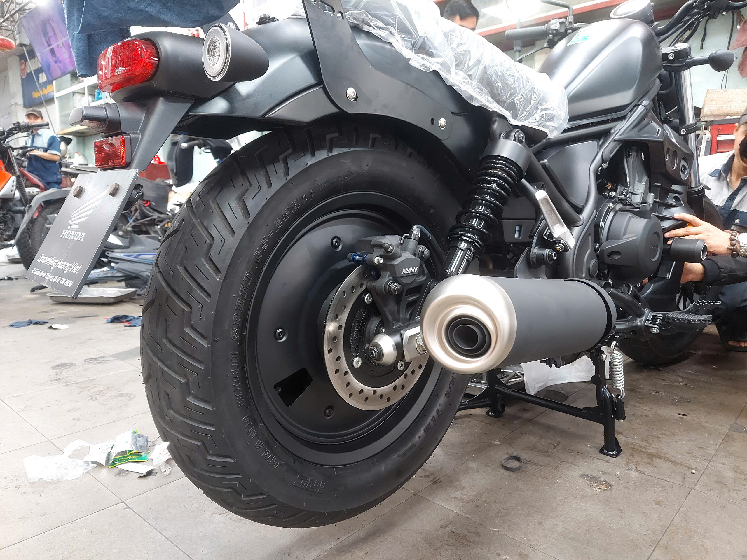 lap dat phu kien rebel tai cua hang thaivinhmotor 1