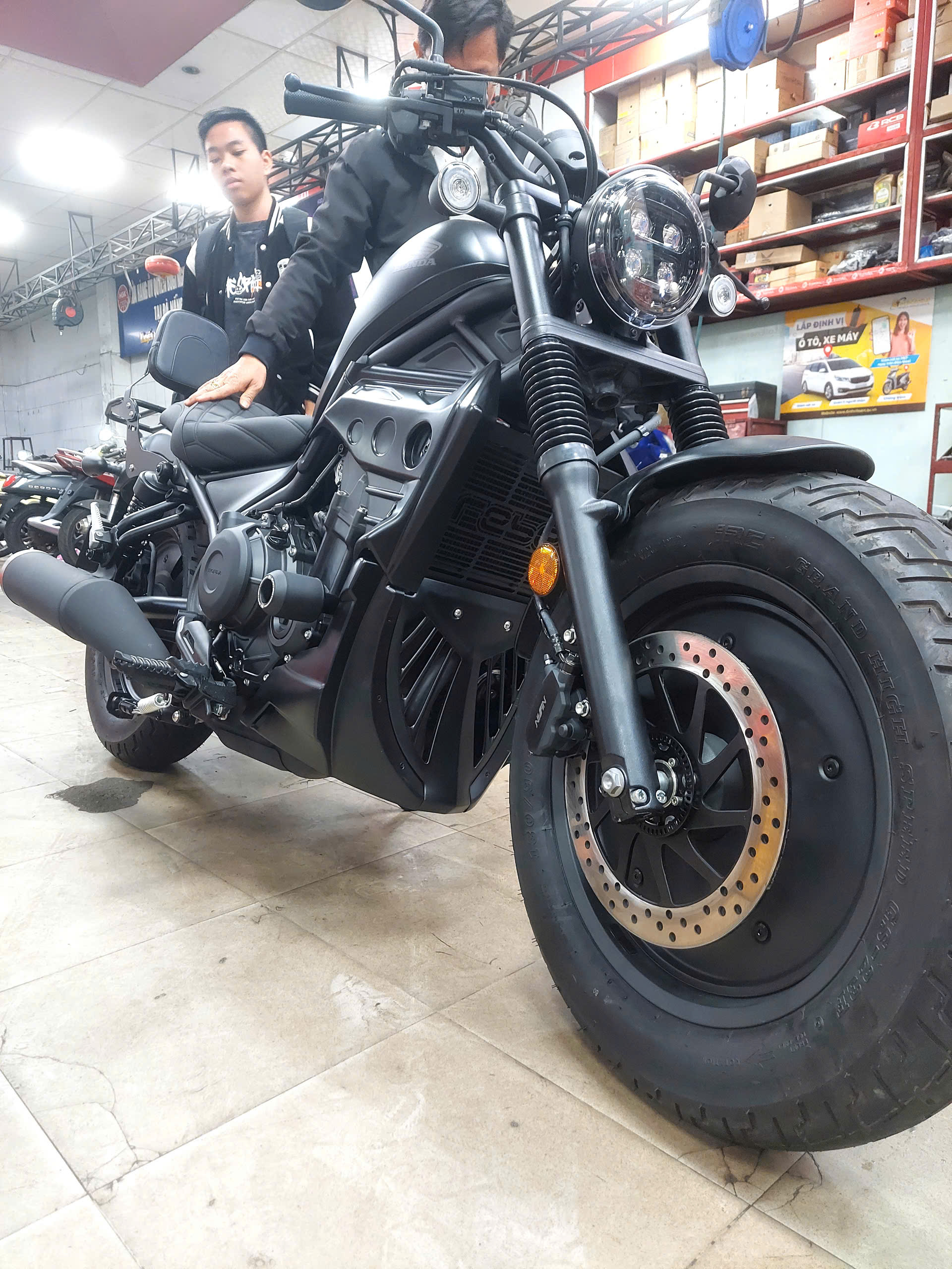 lap dat phu kien rebel tai cua hang thaivinhmotor 3