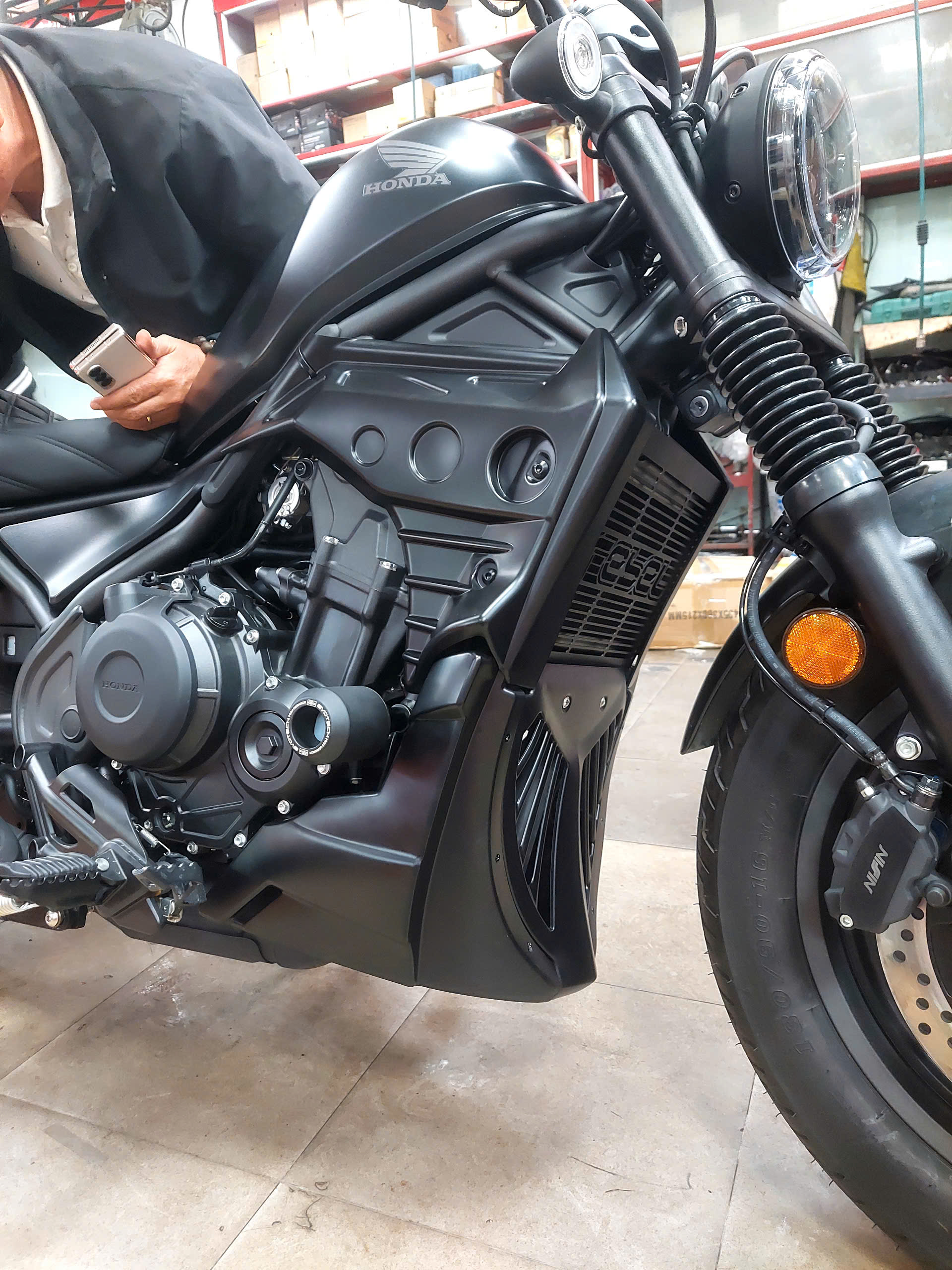 lap dat phu kien rebel tai cua hang thaivinhmotor 4