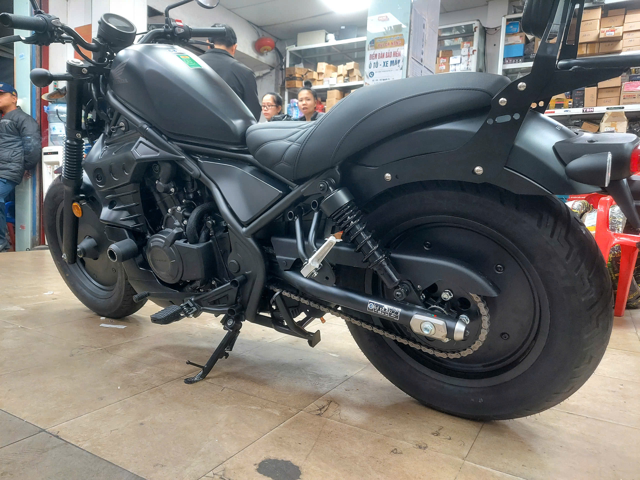 lap dat phu kien rebel tai cua hang thaivinhmotor 6