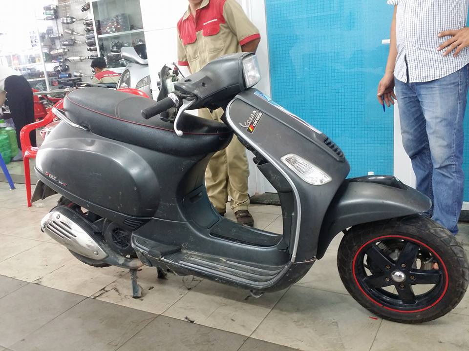 can-chang-ba-ep-chang-ba-xe-may-da-nang-giu-tay-lai-thang-xe-chay-chuan-truc