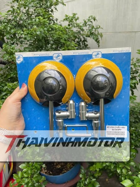 kinh-chieu-hau-kieu-scoopy-nho-gon-co-dien-tang-gu-cho-xe-cung