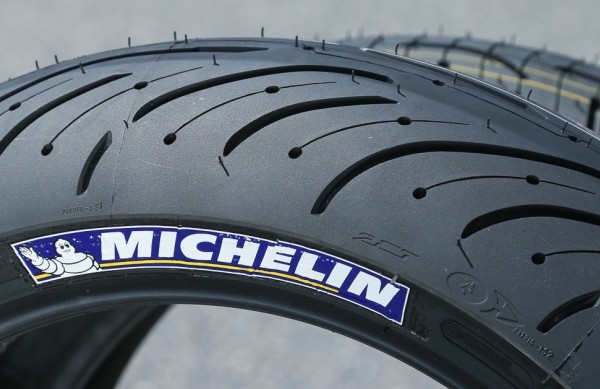 lop-xe-mo-to-lop-xe-phan-khoi-lon-chuan-size-bam-duong-chay-em