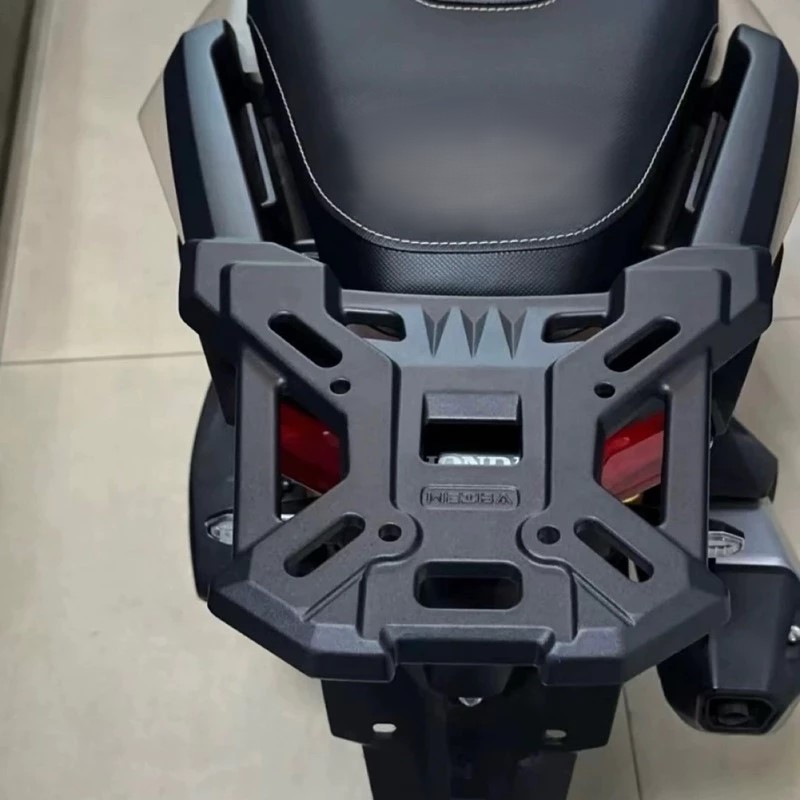 baga-nhom-duc-honda-adv-160-mau-moi-2025-sang-trong-chac-chan-tien-ich