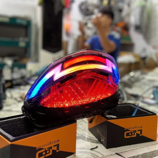 den-led-audi-hau-cho-sh-2020-2024-dang-cap-va-ca-tinh-tren-moi-cung-duong