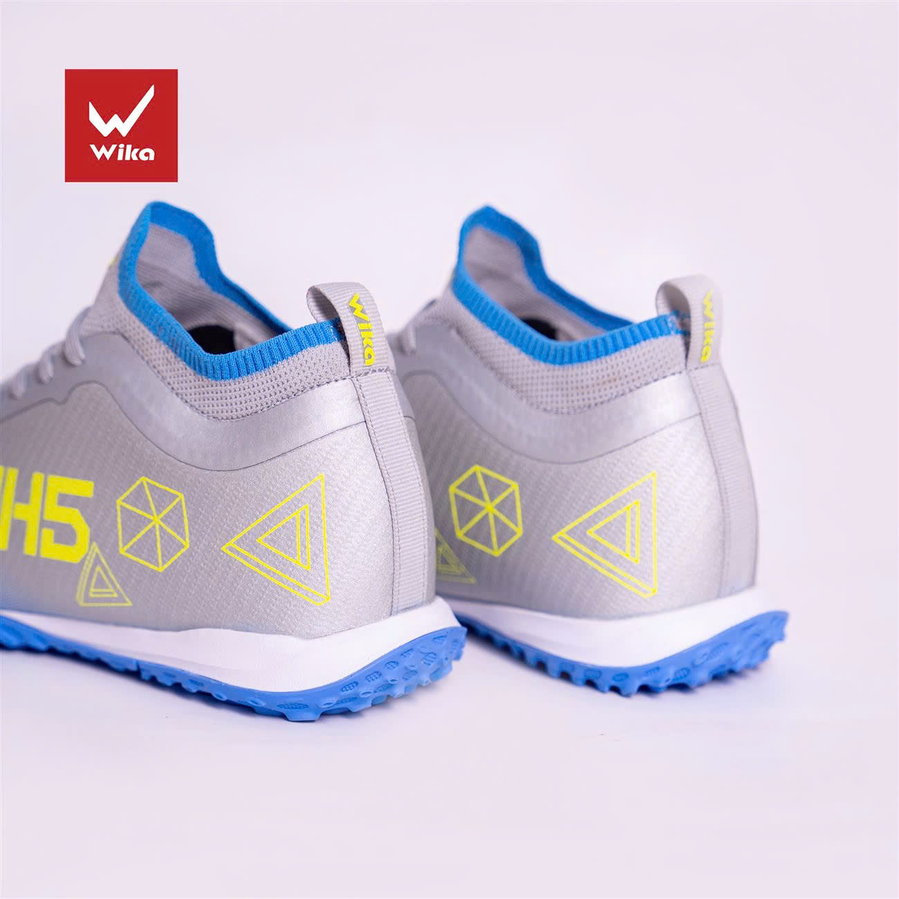 giay-bong-da-wika-co-cao-vh5-mau-bac-chinh-hang