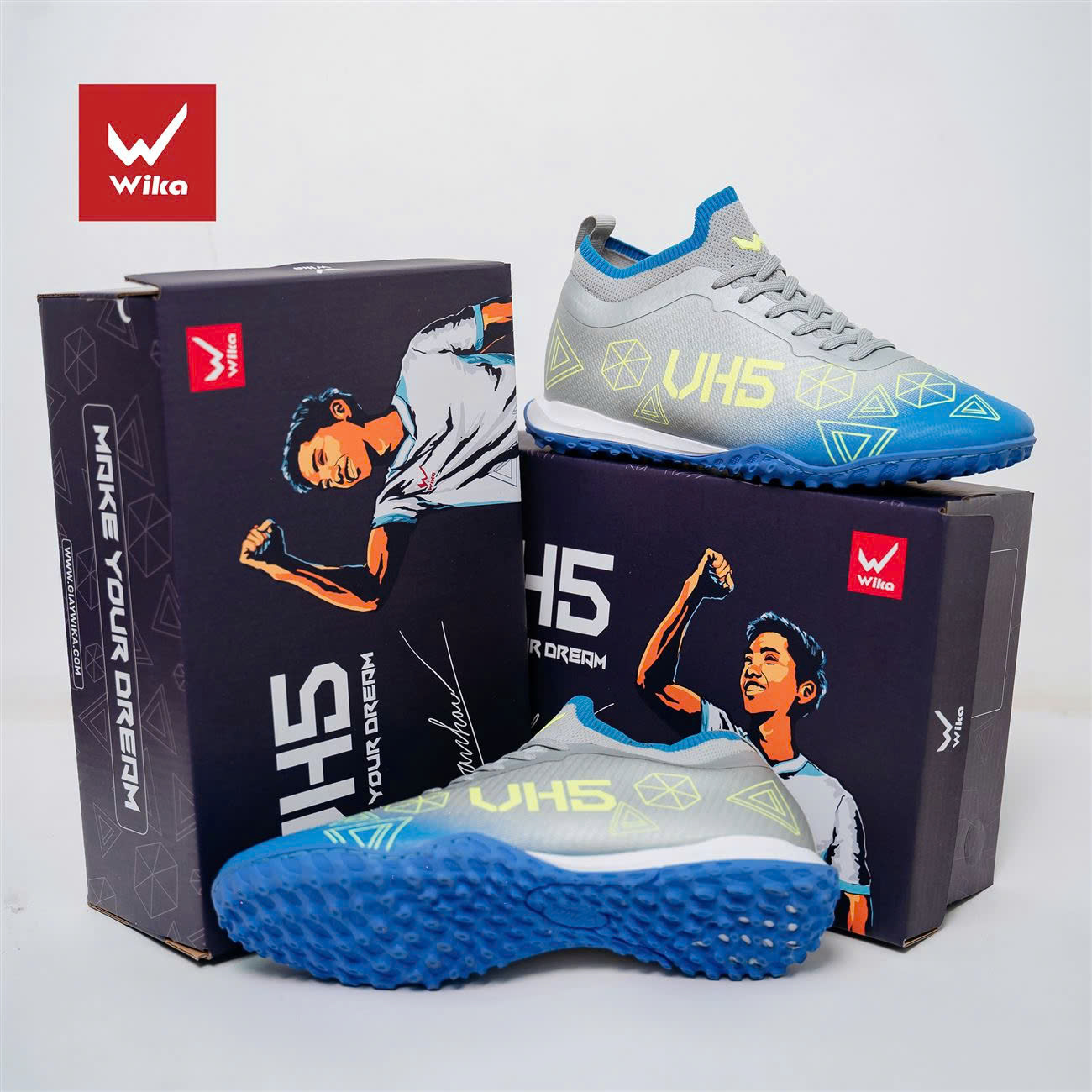 giay-bong-da-wika-co-cao-vh5-mau-bac-chinh-hang