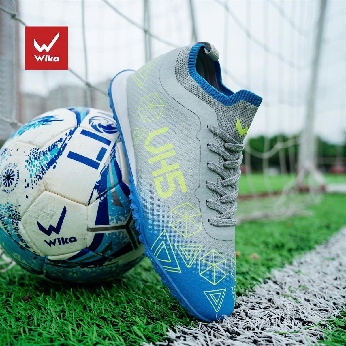 giay-bong-da-wika-co-cao-vh5-mau-bac-chinh-hang