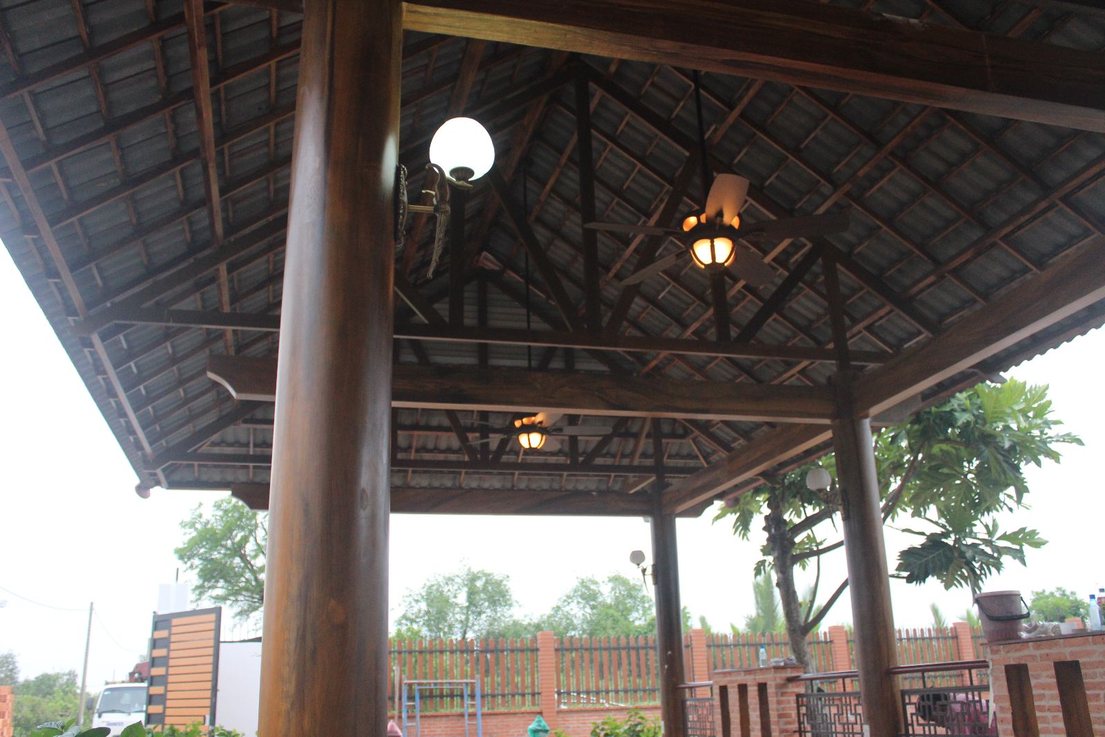 Quạt trần có điện Royal WOODCREST