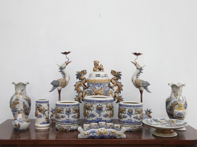 Nghệ thuật “đắp nổi” và vật phẩm thờ cúng Bát Tràng