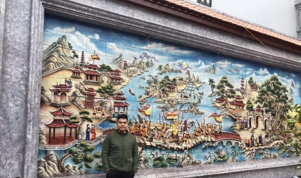 TRANH GỐM ĐẮP NỔI VINH QUY BÁI TỔ