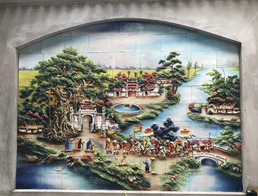 TRANH GỐM ĐẮP NỔI VINH QUY BÁI TỔ