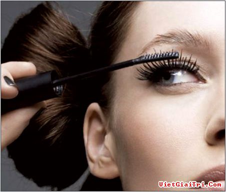 Bí quyết chải Mascara cho hàng mi đẹp như búp bê