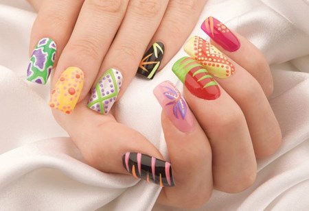 Vui tươi ngày mới với mẫu nail đầy mầu sắc