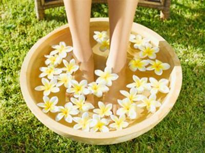 Một vài cách chữa nứt gót chân từ thiên nhiên hiệu quả Một vài cách chữa nứt gót chân từ thiên nhiên hiệu quả