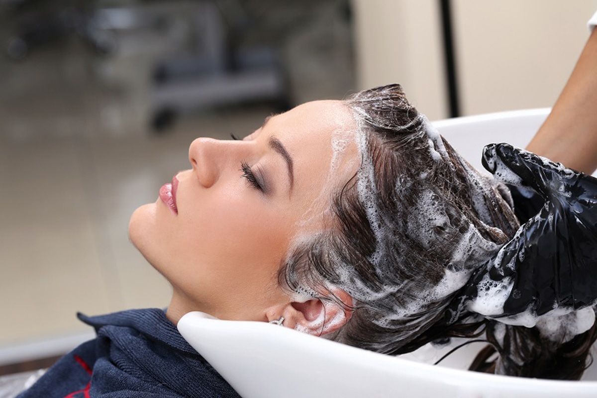 Bí quyết chăm sóc tóc khỏe đẹp thách thức ngay cả khi đi bơi vào mùa hè nóng bức Bí quyết chăm sóc tóc khỏe đẹp thách thức ngay cả khi đi bơi vào mùa hè nóng bức
