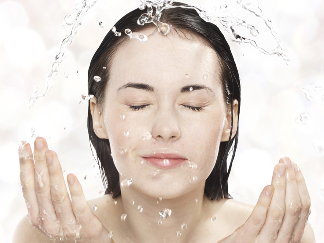 Dành một phút massage mặt mỗi ngày giúp nâng cơ, chống chảy xệ
