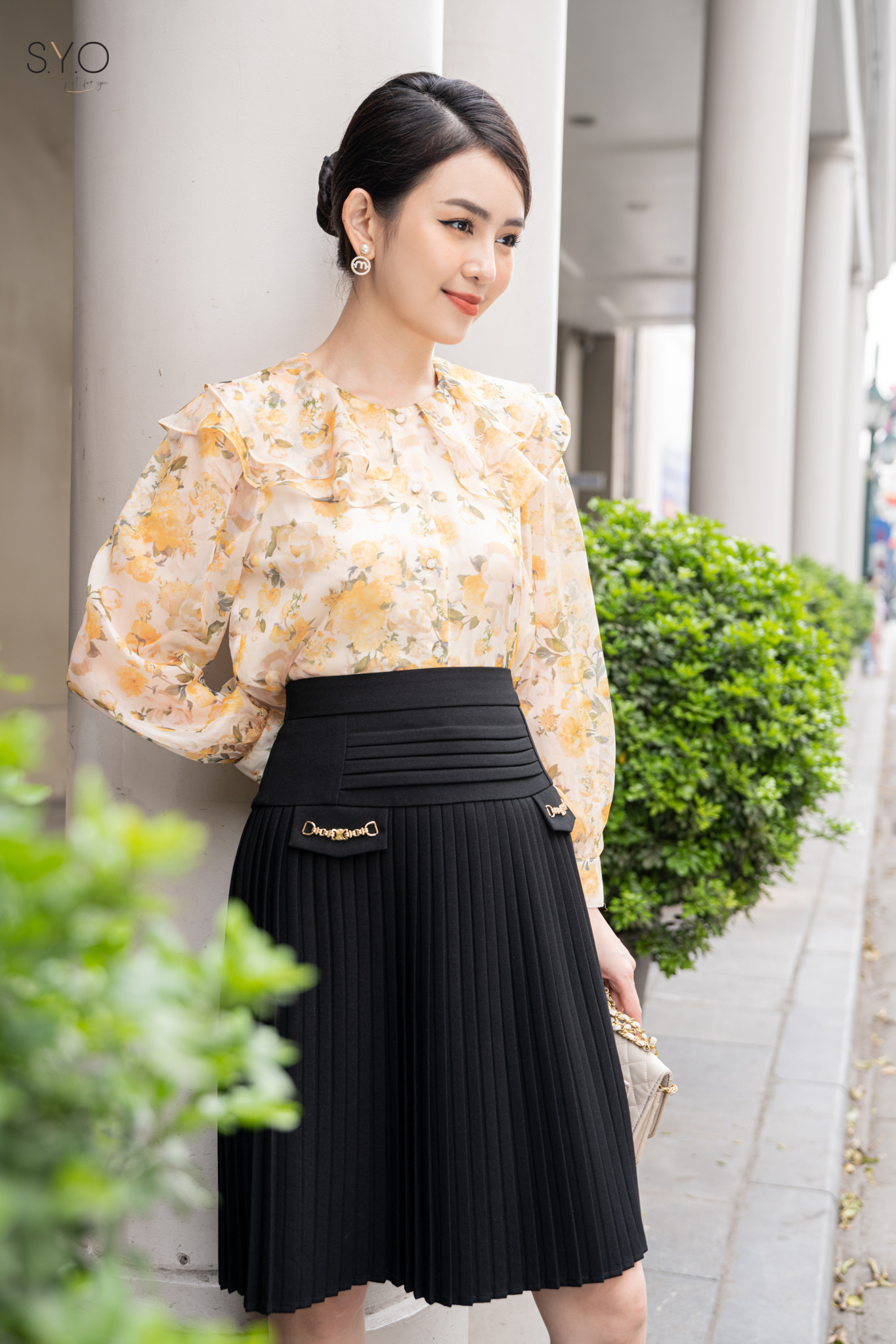 Chân váy xếp ly dài mặc với áo gì đẹp tôn dáng và trẻ trung  Cardina