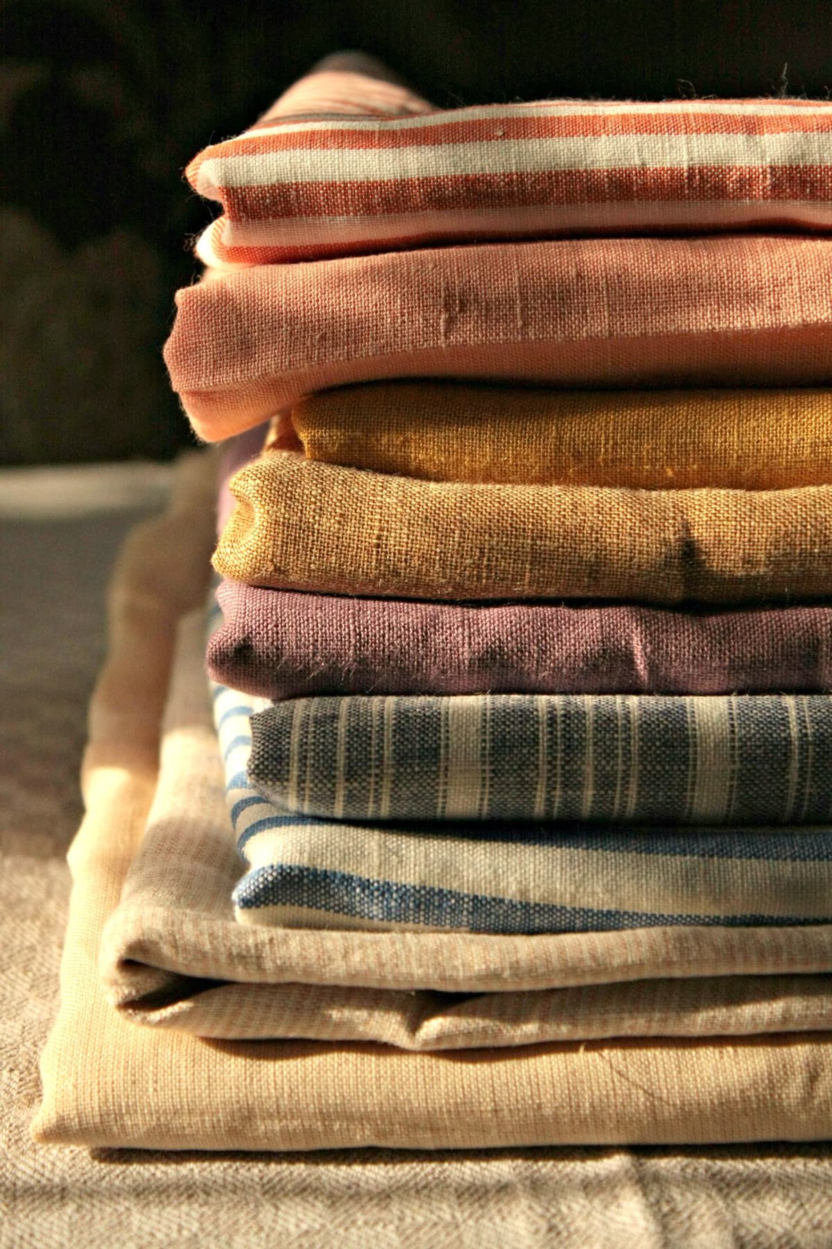 Trang phục chất liệu Linen mộc mạc thoáng mát