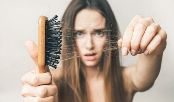 Cách chăm sóc tóc gãy rụng cho các nàng bận rộn