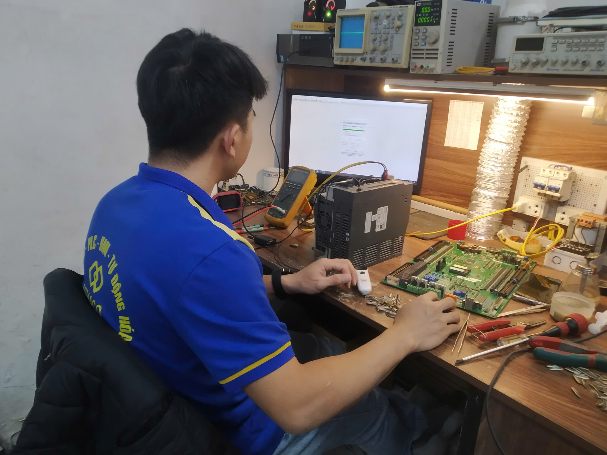 sua-chua-bien-tan-tai-phu-tho