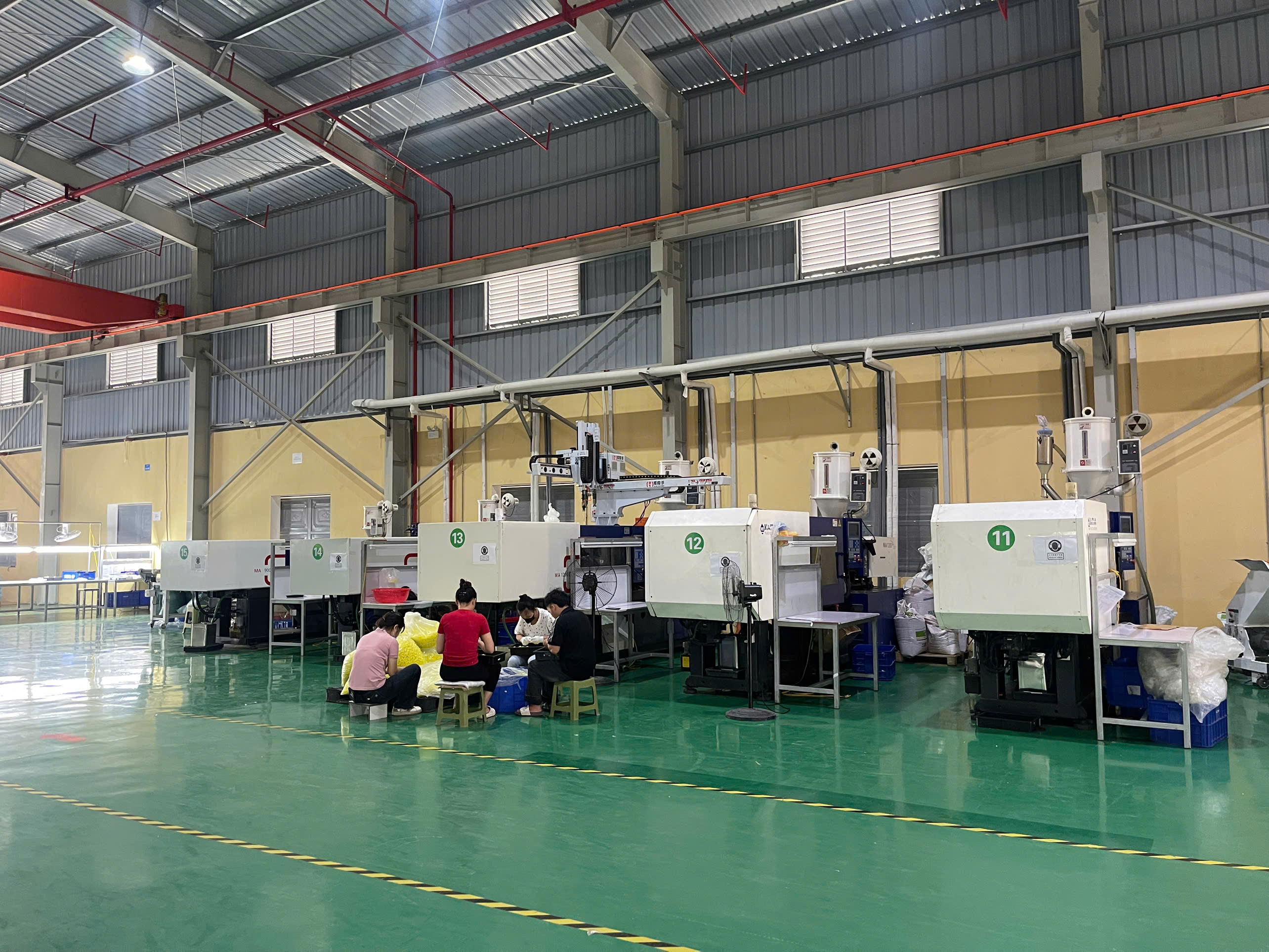 bien-tan-chuyen-dung-cho-may-ep-nhua-1