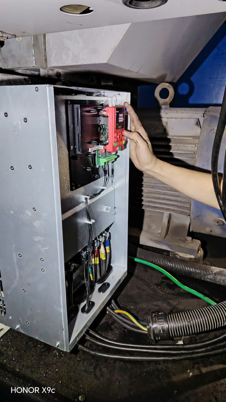 bien-tan-delixi-h500-may-nen-khi