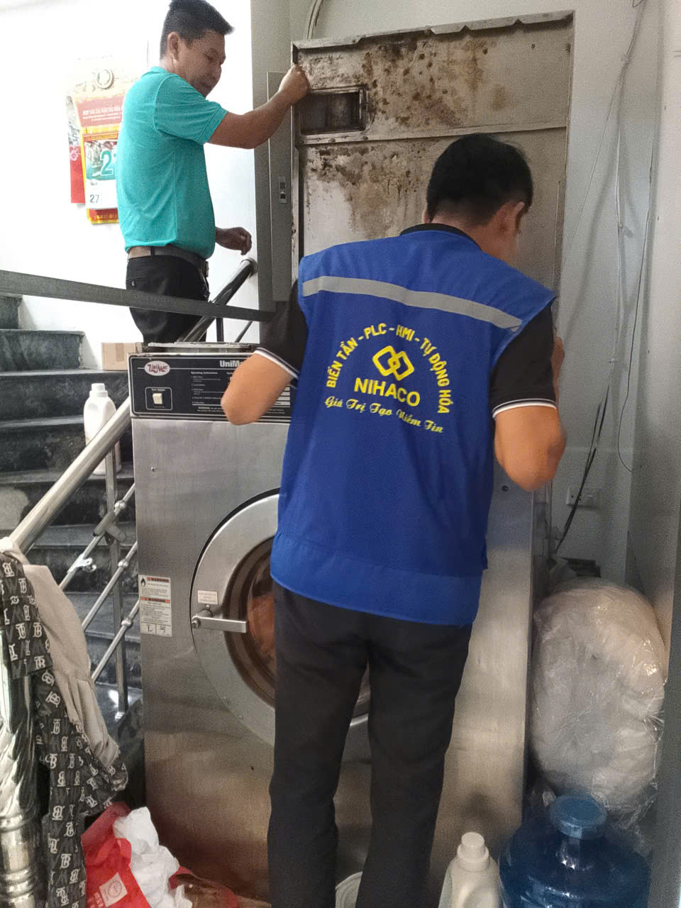 sua-chua-bien-tan-may-giat-cong-nghiep-1