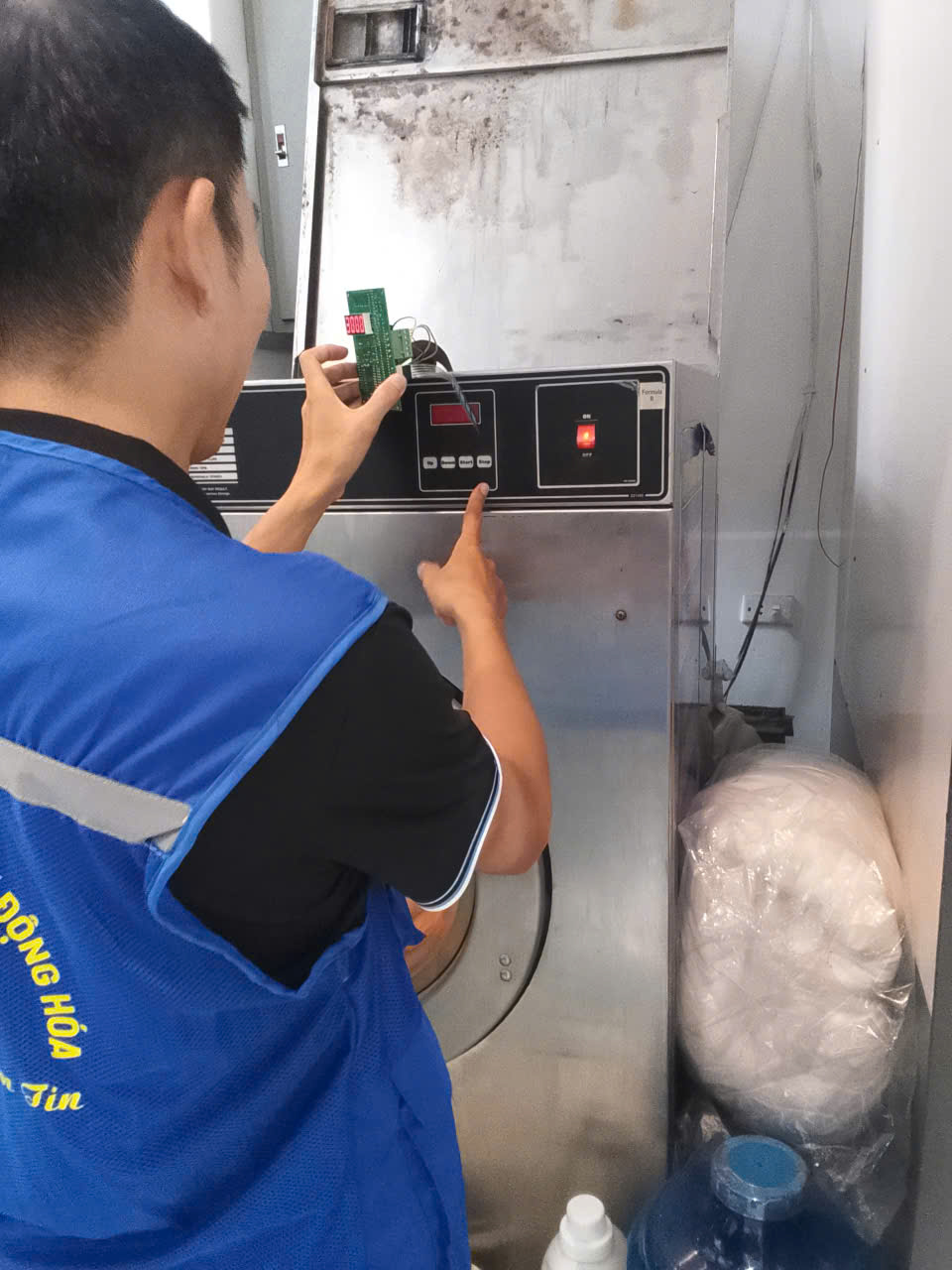 sua-chua-bien-tan-may-giat-cong-nghiep-2