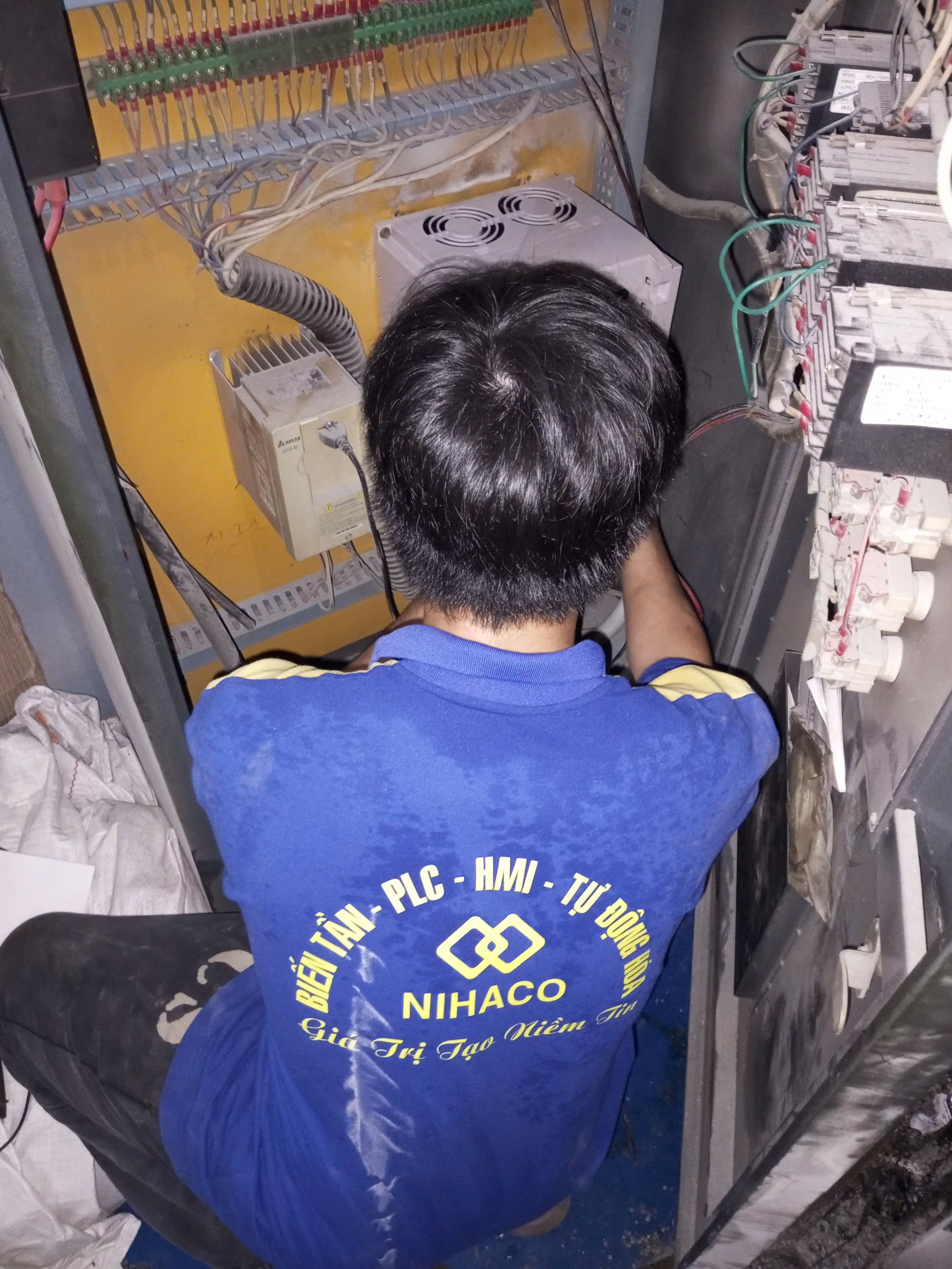 lap-dat-bien-tan-cho-may-thoi-nhua-3