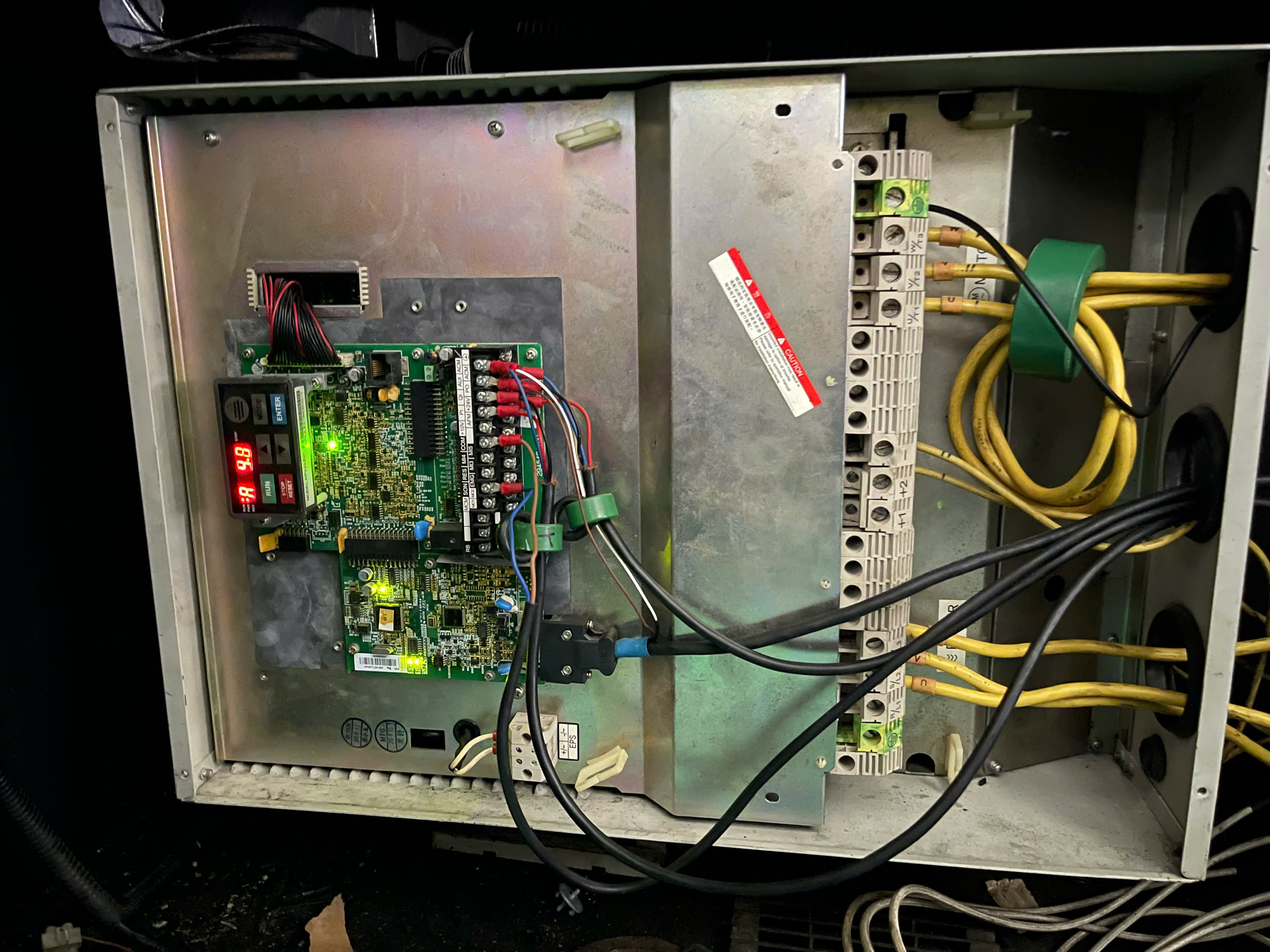 sua-chua-bien-tan-delta-1