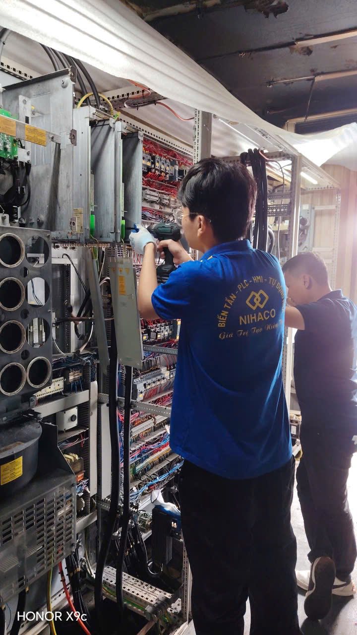 sua-chua-bien-tan-siemens-simovert-355kw-cau-container