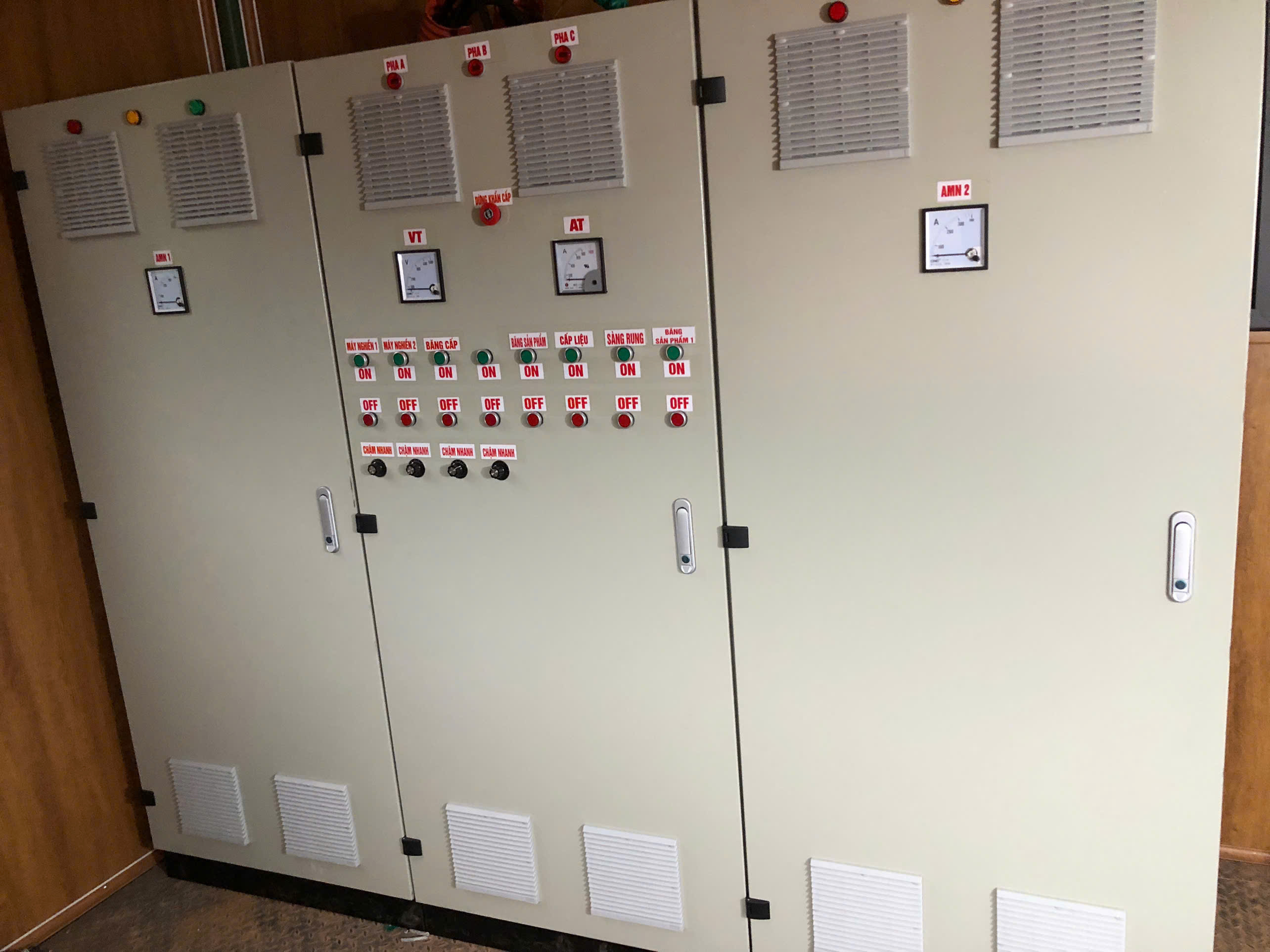 tu-bien-tan-dieu-khien-day-chuyen-sang-loc-cat