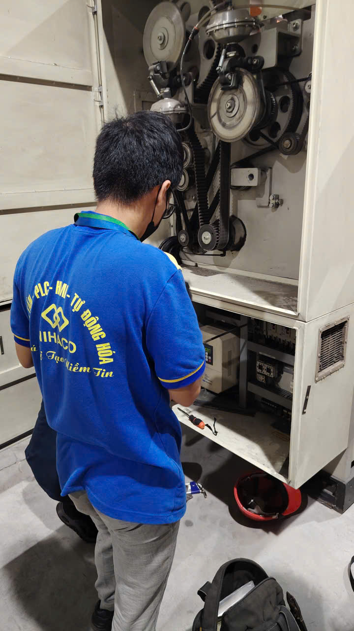 lap-trinh-plc-may-cat-dao-quay-2