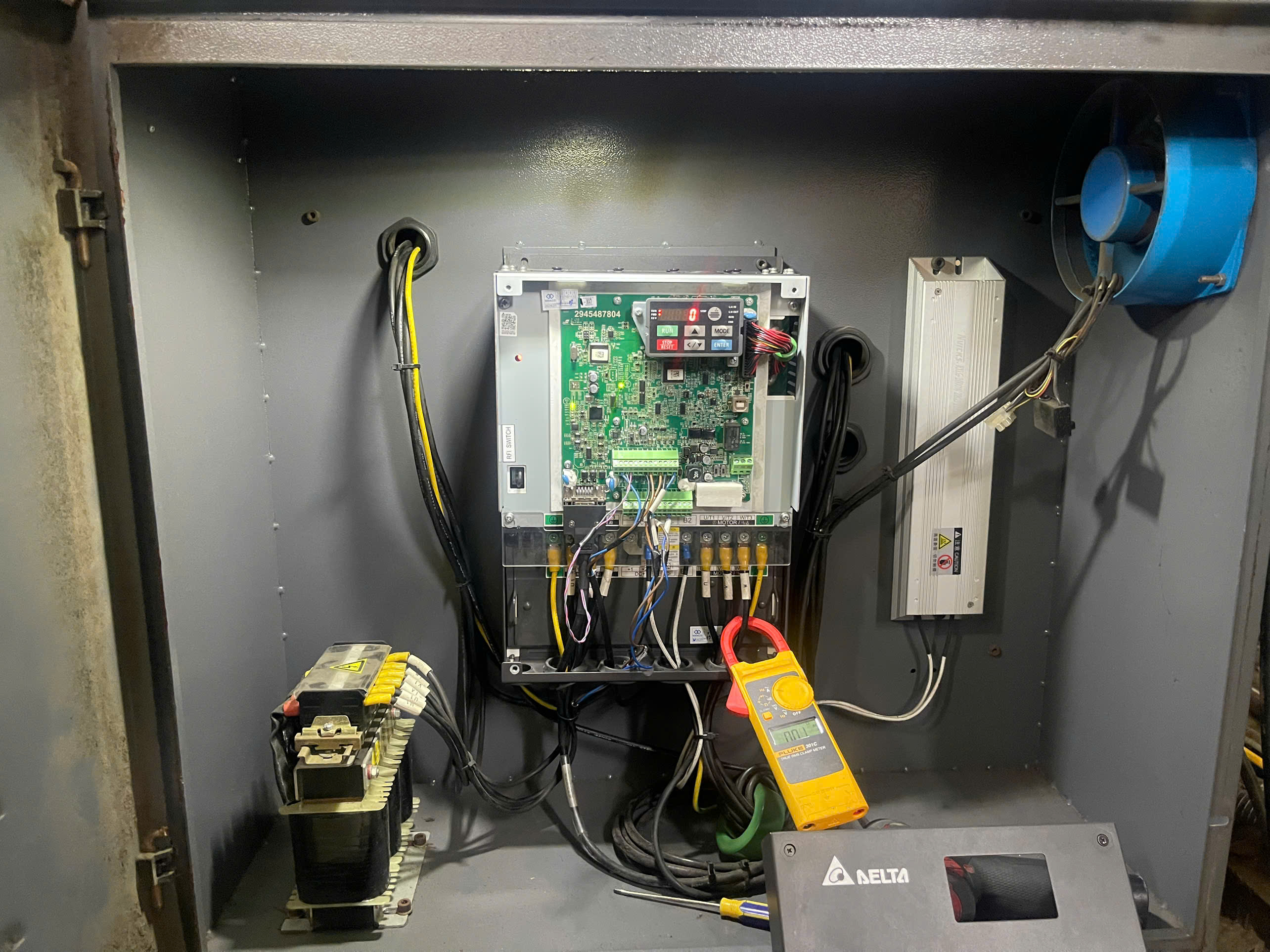 sua-chua-bien-tan-delta-5