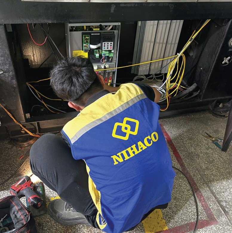 sua-chua-bien-tan-may-ep-nhua-lk-1