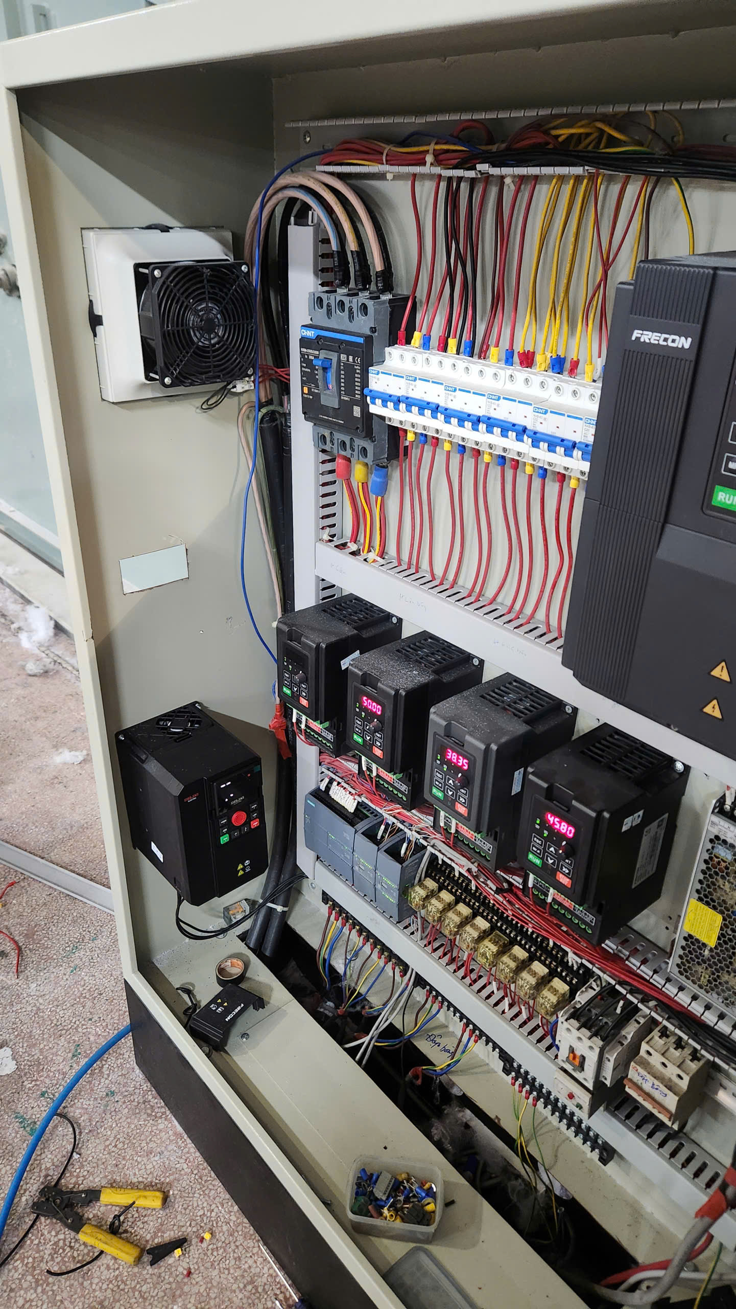 bien-tan-cho-day-chuyen-san-xuat-dem-1