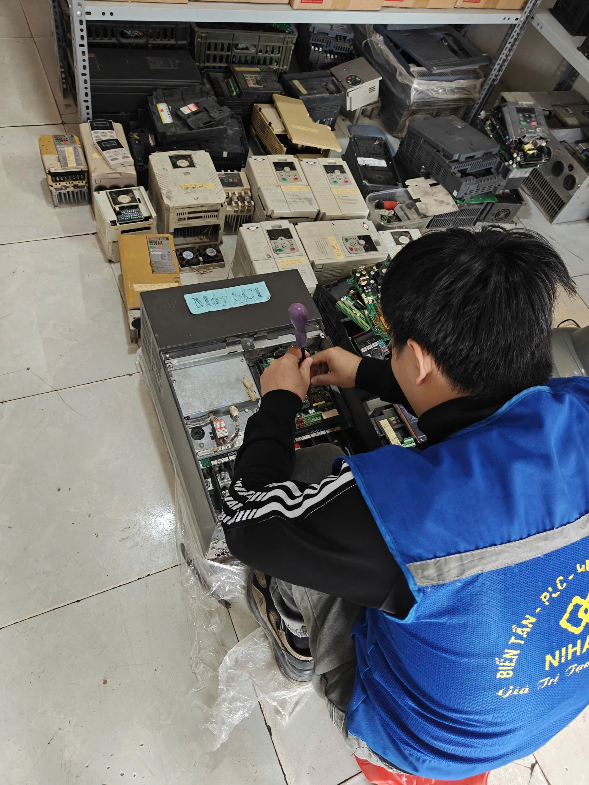 sua-chua-bien-tan-may-giat-cong-nghiep-3